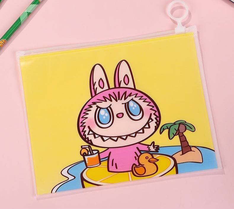 کاور زیپی A5 نرم – طرح شخصیت لبوبو